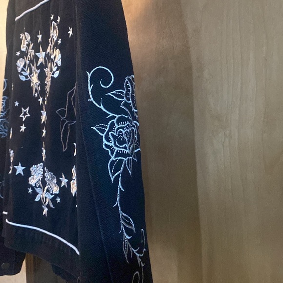 Black and White Embroidered Jean Jacket with Western Flair - Picture 7 of 13